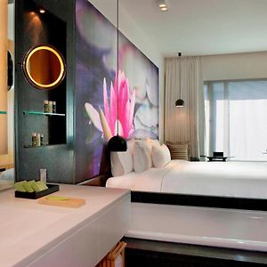 Lounge Access 1 King Bed